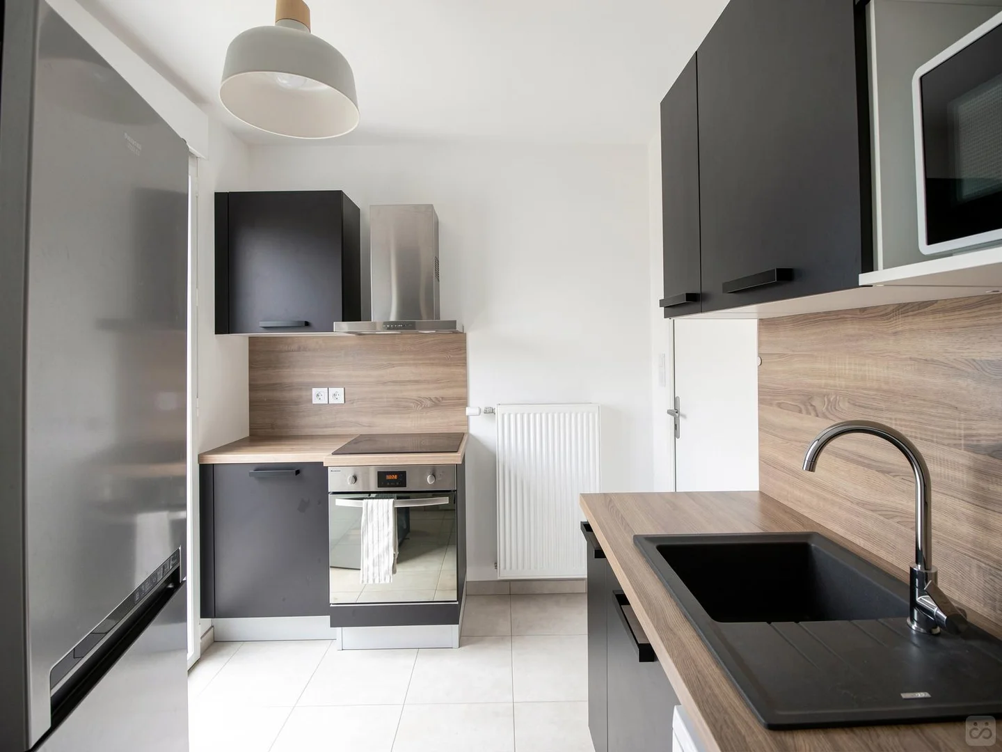 Chambre abordable pour les étudiants avec un bon éclairage dans 