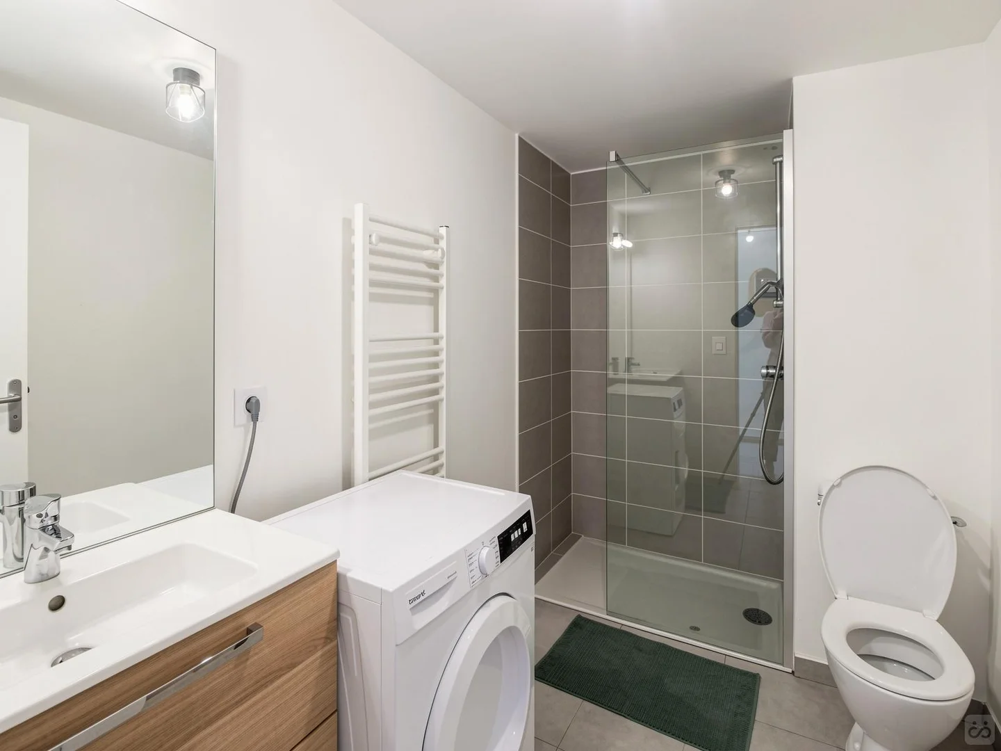 Student-friendly room in with modern amenities
