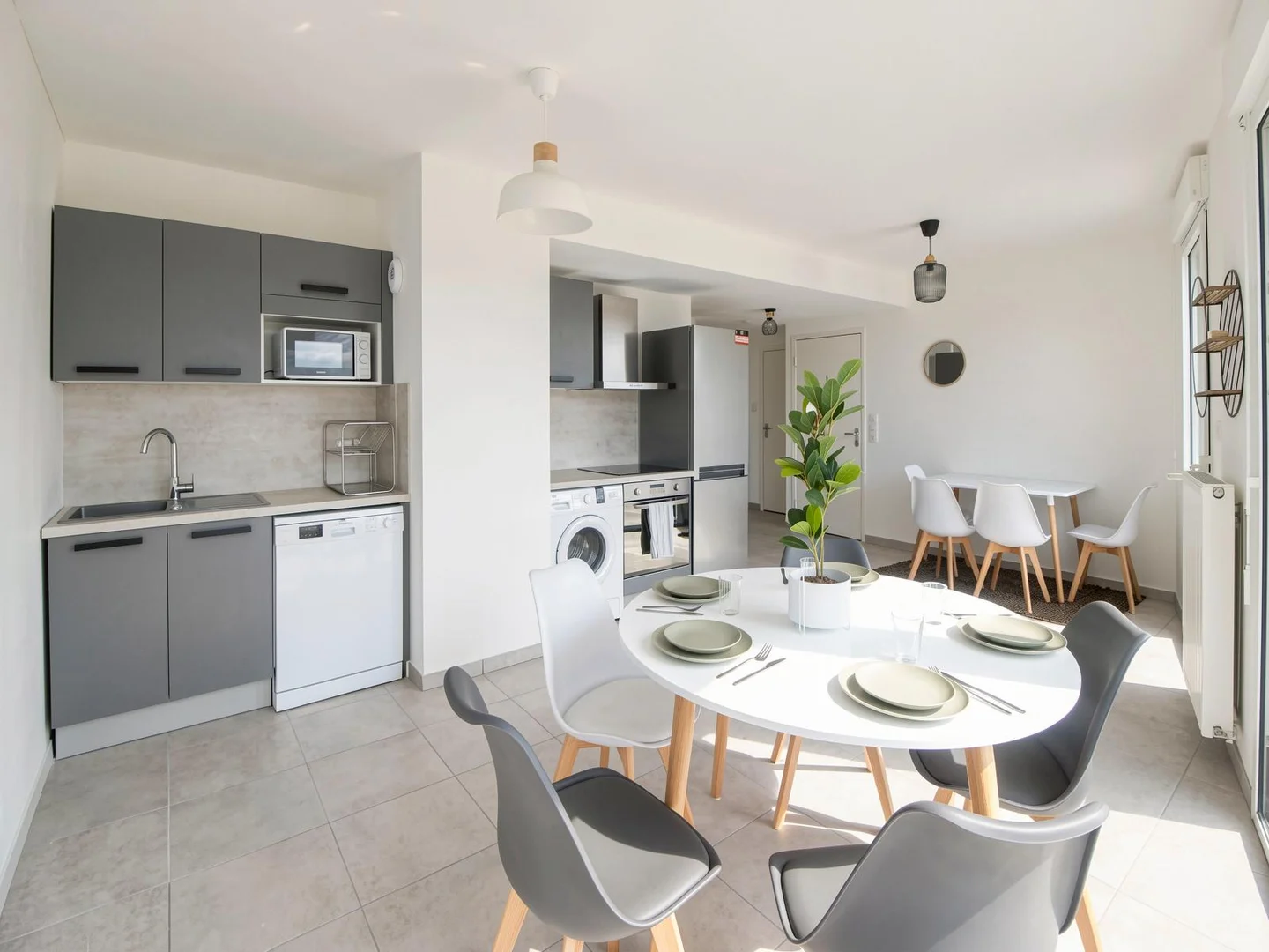 Chambre confortable pour étudiants disponible dans 