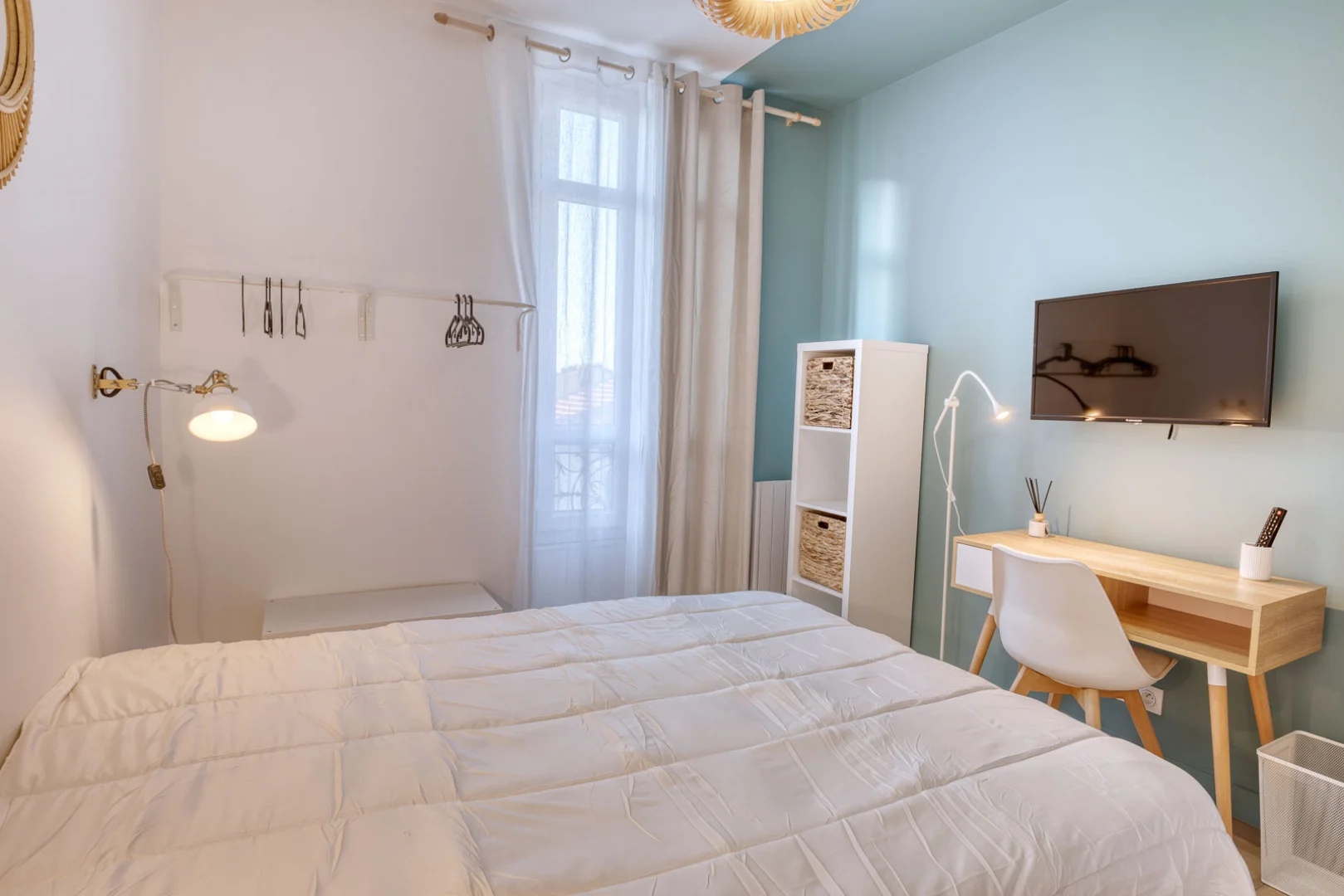 Student-friendly room in  with modern amenities