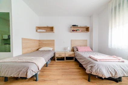 Stanza in condivisione in un appartamento di 3 camere da letto Logroño