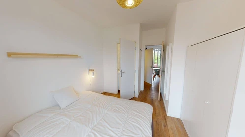 Quarto para alugar com cama de casal em Issy-les-moulineaux