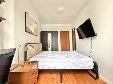 Gesamte Unterkunft im Wohnheim in der 1993 3rd Avenue, 3, East Harlem, New York, NY, 10029, bild 1 von 11