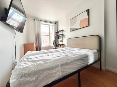 Gesamte Unterkunft im Wohnheim in der 1993 3rd Avenue, 3, East Harlem, New York, NY, 10029, bild 3 von 11