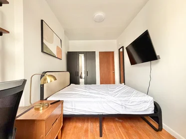 Gesamte Unterkunft im Wohnheim in der 1993 3rd Avenue, 3, East Harlem, New York, NY, 10029, bild 4 von 11
