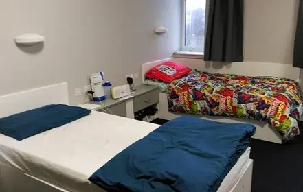 Gesamte Unterkunft im Wohnheim in der Fabian Way, Crymlyn Burrows, Skewen, Swansea SA1 8EN, United Kingdom       , bild 3 von 23