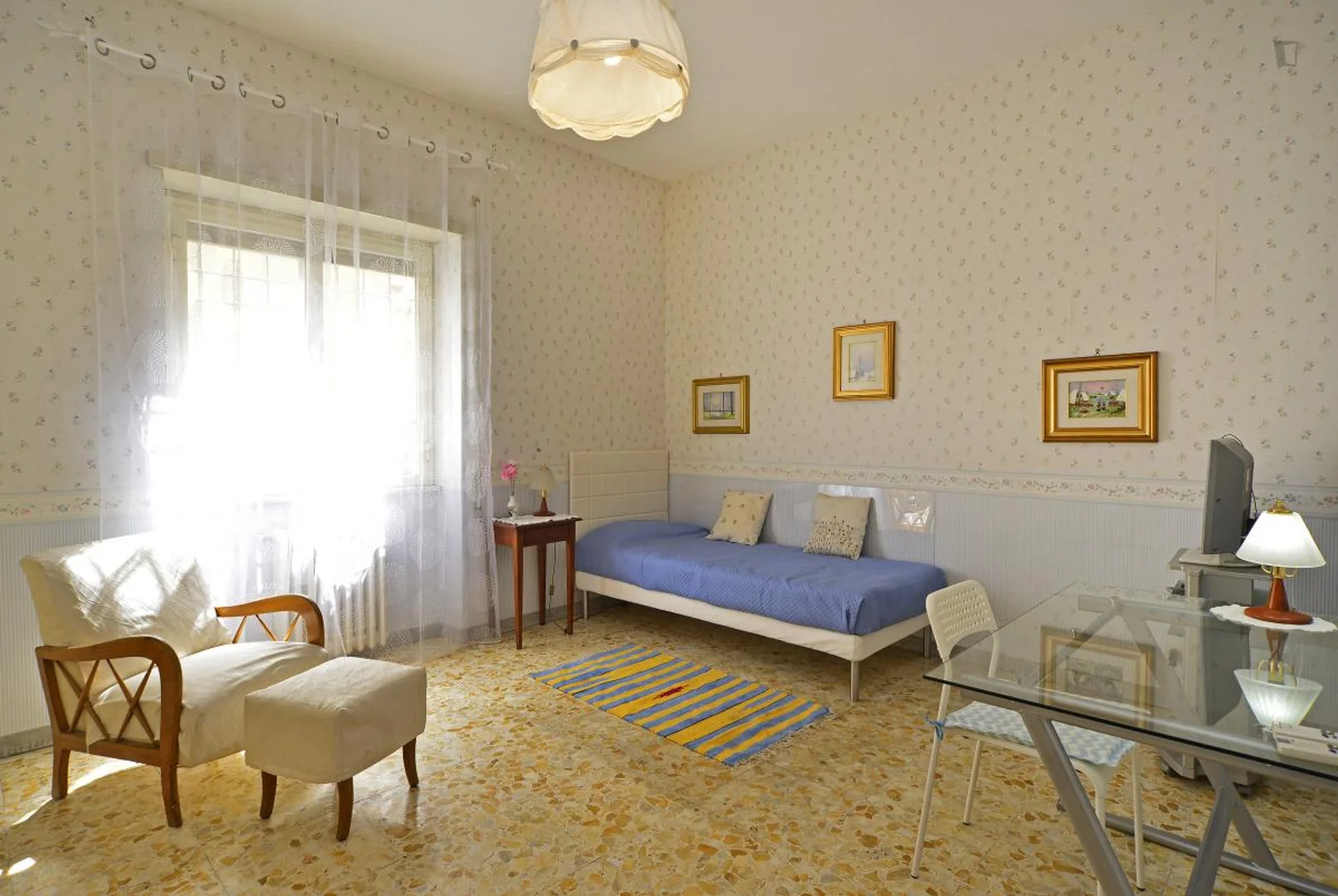 Quarto para alugar em apartamento de estudantes em , totalmente mobilado