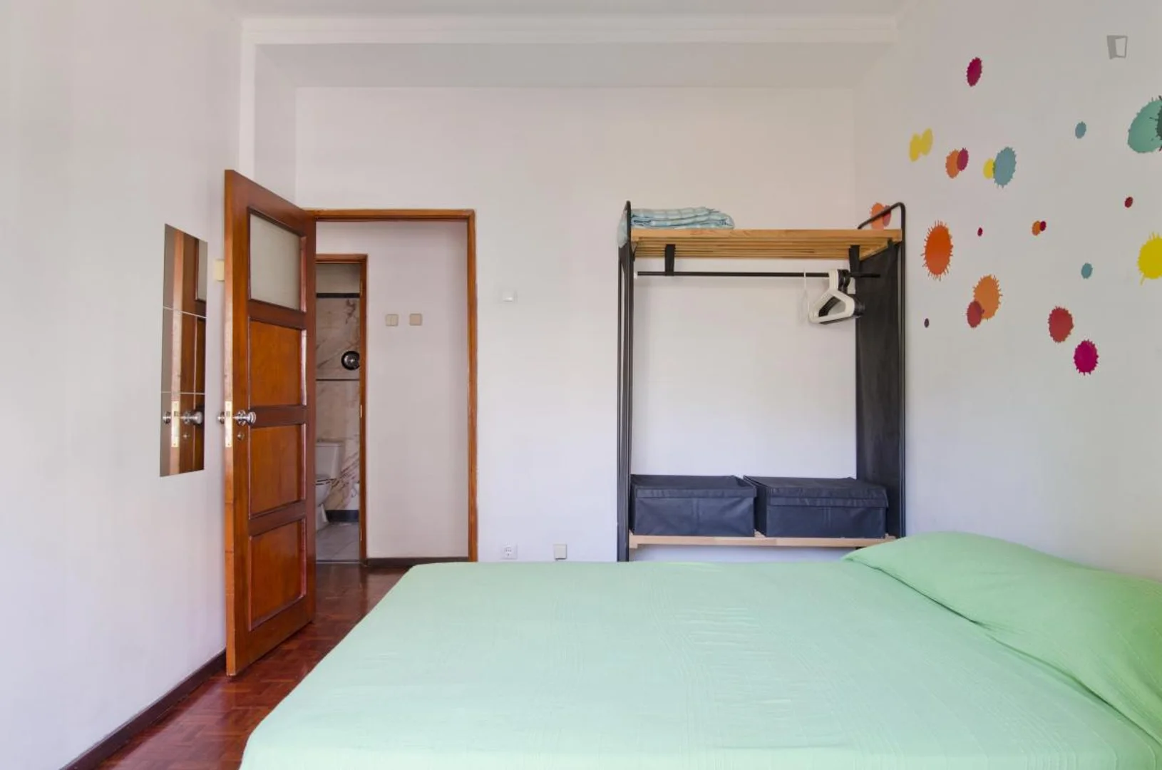 Quarto para alugar em apartamento de estudantes em , totalmente mobilado