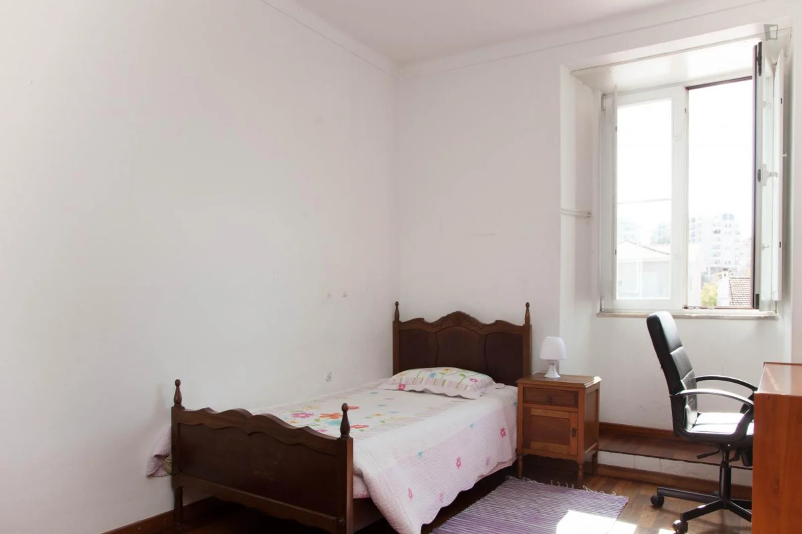 Habitación estudiantil amplia y cómoda en 