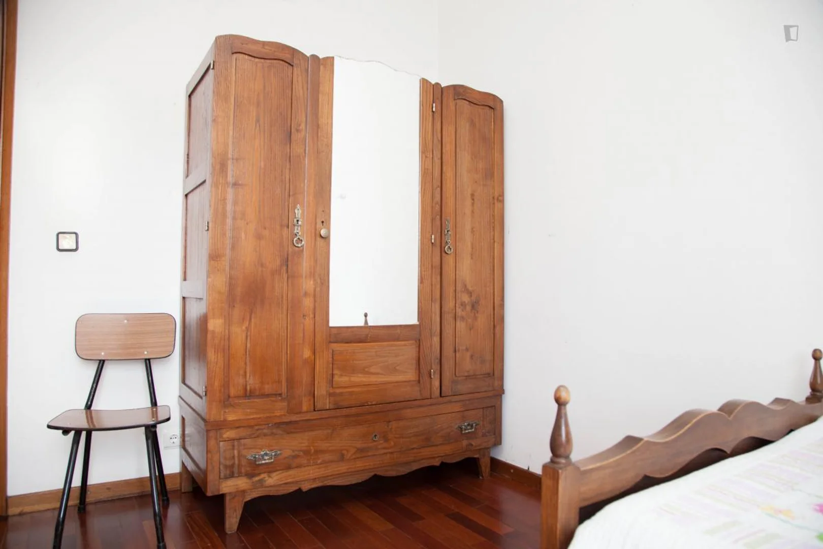 Habitación estudiantil amplia y cómoda en 
