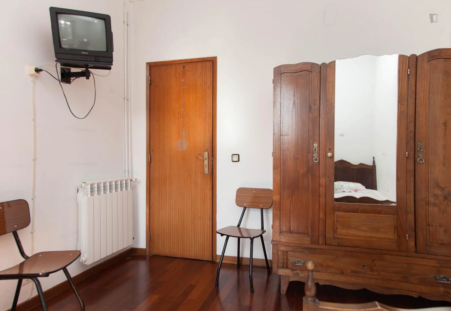 Habitación estudiantil económica con ubicación conveniente en 