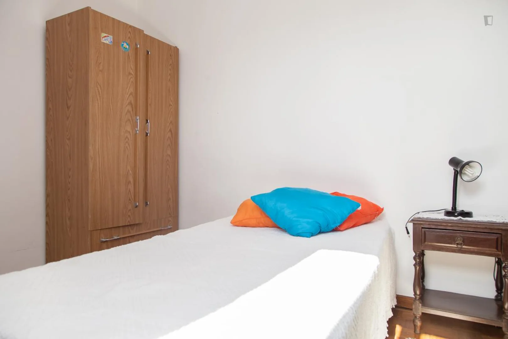 Habitación acogedora para estudiantes disponible en 