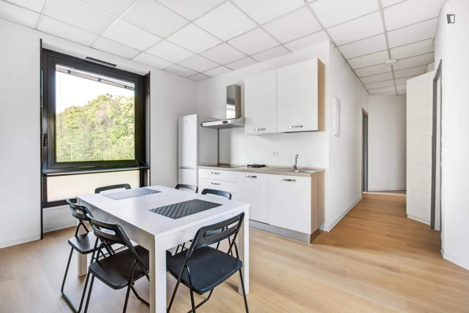 Habitación para estudiantes en  con área de estudio y facilidades compartidas