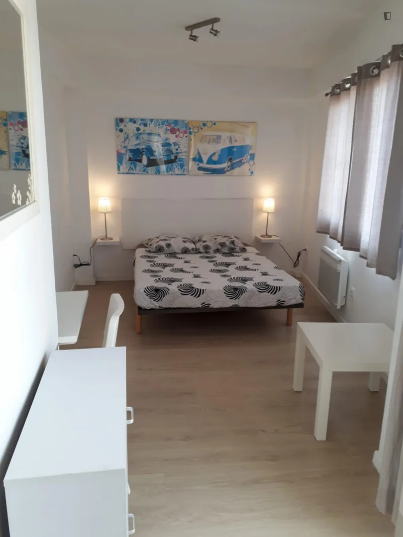Komfortables und geräumiges Studentenzimmer in 