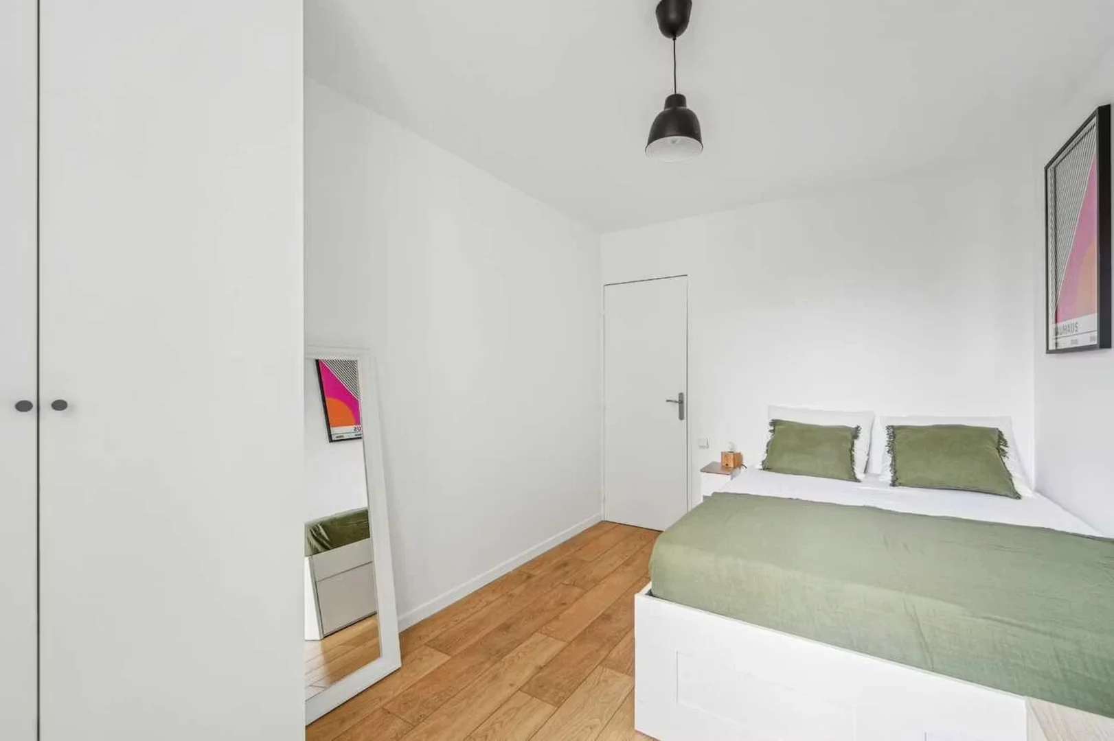 Quarto acolhedor para estudantes disponível em 
