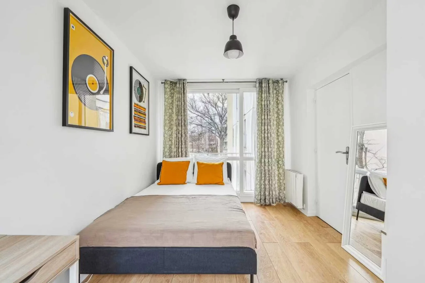 Quarto para alugar em apartamento de estudantes em , totalmente mobilado