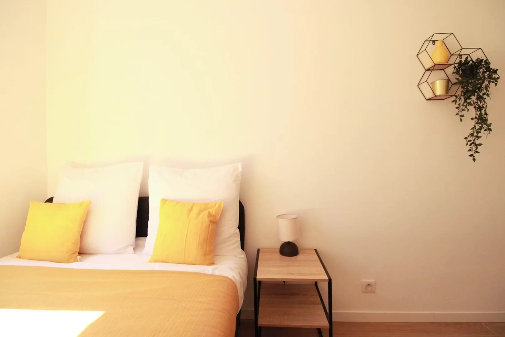Quarto amigo do estudante em com comodidades modernas