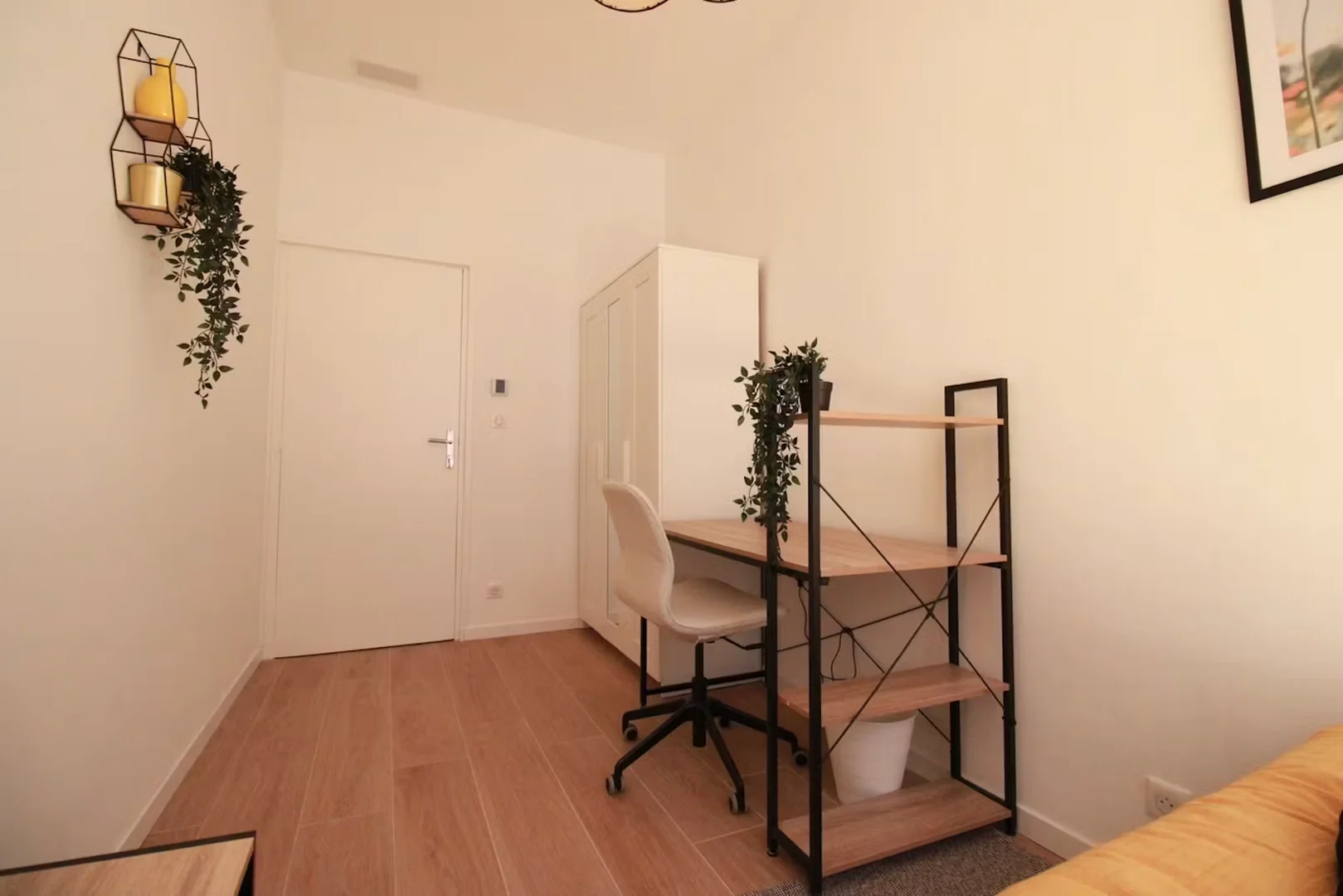 Quarto de estudante económico perto do campus em
