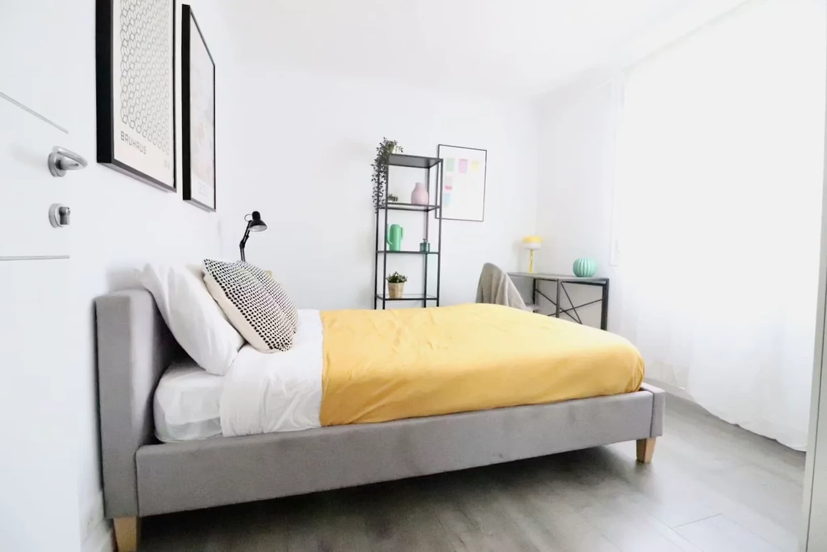 Bright and airy student room with easy university access in