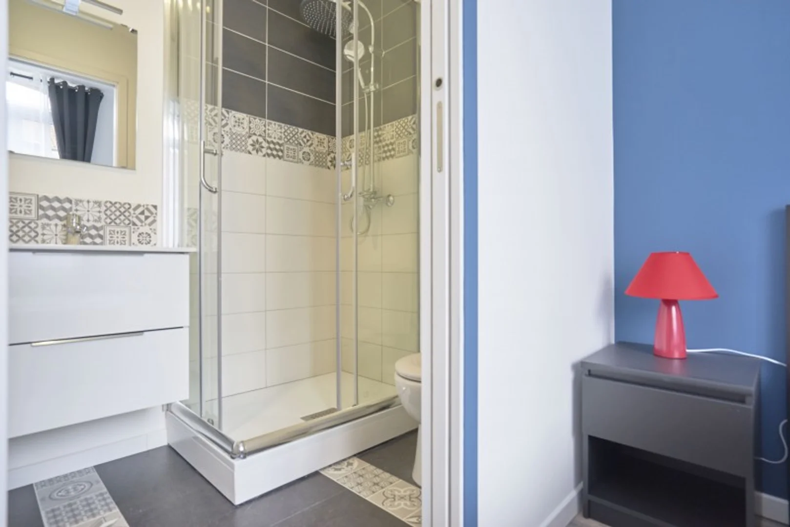 Quarto para alugar em apartamento de estudantes em , totalmente mobilado
