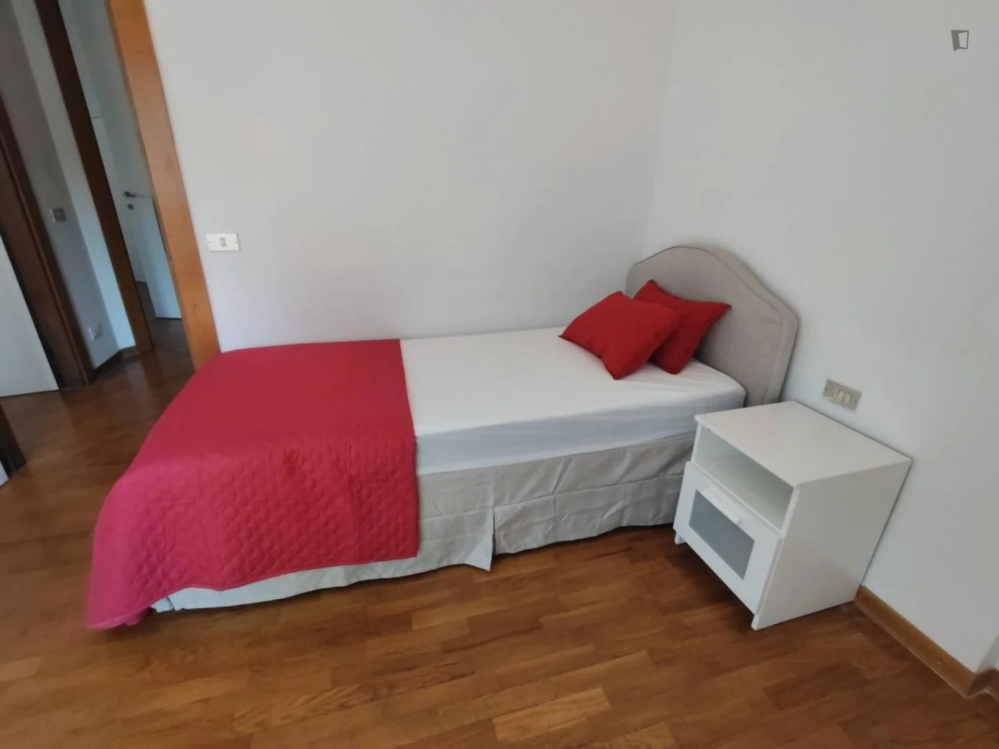 Camera accogliente per studenti disponibile a