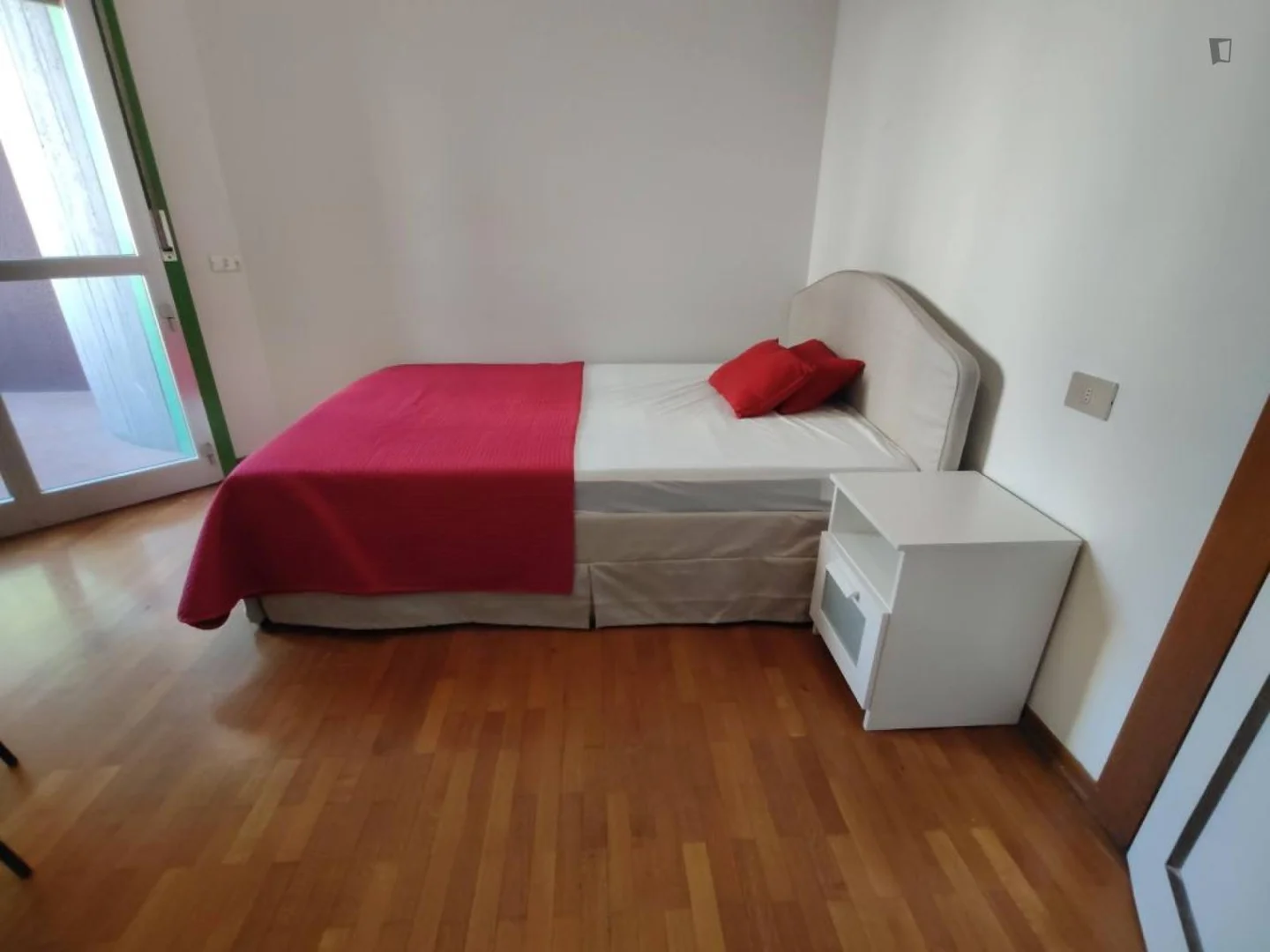 Confortevole e spaziosa stanza per studenti in