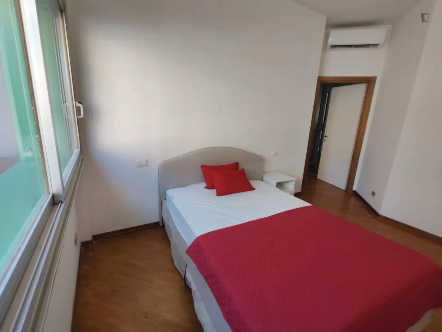 Camera per studenti economica con posizione comoda a