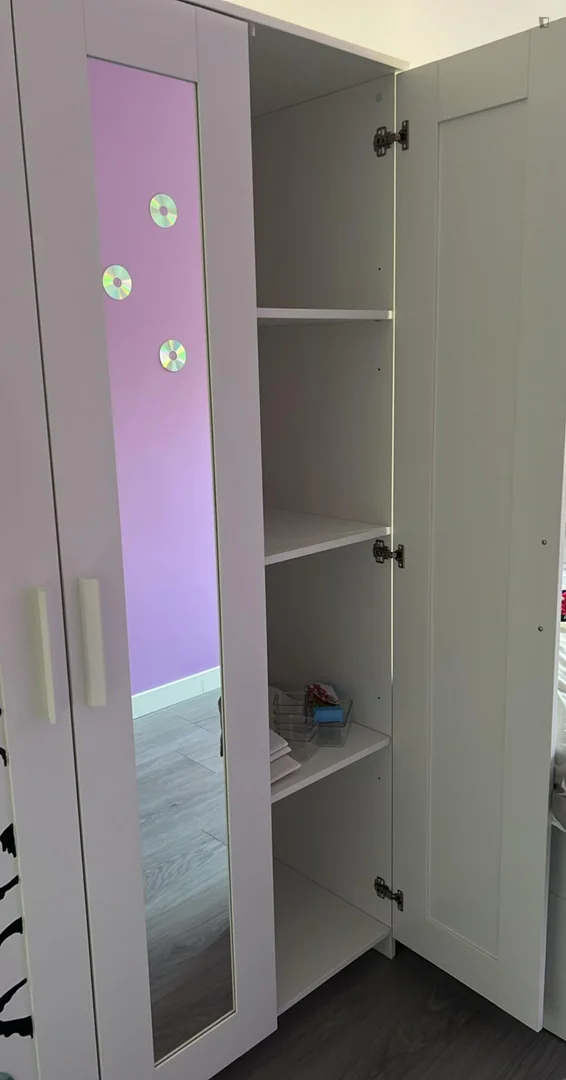 Functional student room perfect for studying in 