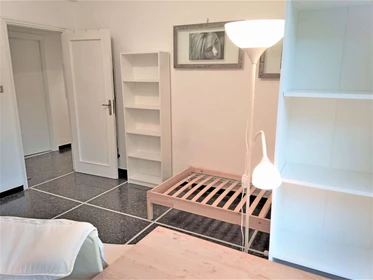 Alquiler de habitación en piso compartido en Genova