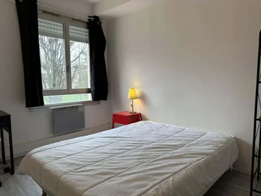 Özel oda konumu 3 Av. Georges Clemenceau, 51100 Reims, France, 3 13 görüntüsü