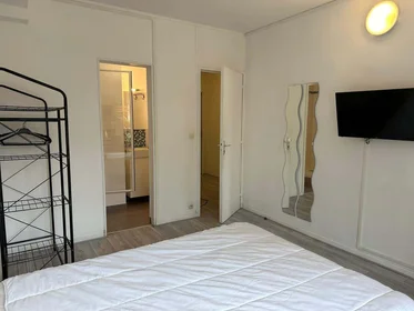 Özel oda konumu 3 Av. Georges Clemenceau, 51100 Reims, France, 5 13 görüntüsü