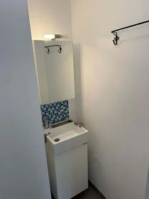 Özel oda konumu 3 Av. Georges Clemenceau, 51100 Reims, France, 7 13 görüntüsü