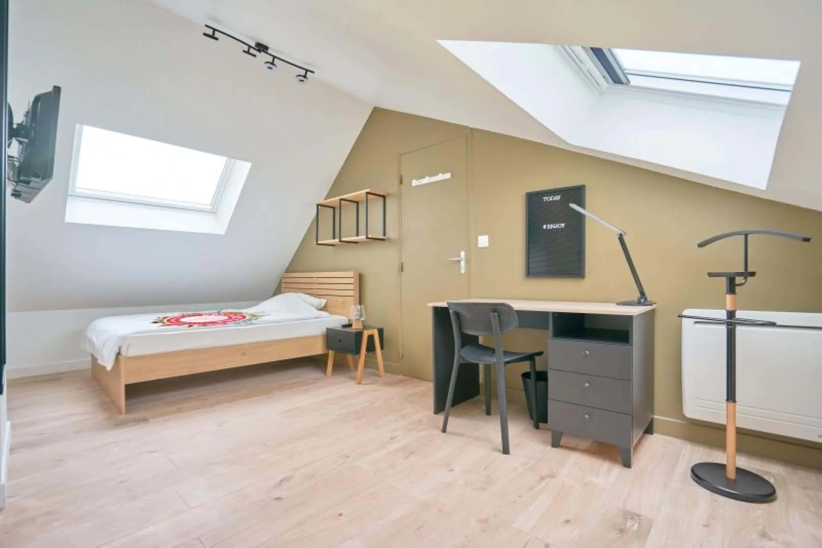 Habitación para estudiantes en  con área de estudio y facilidades compartidas