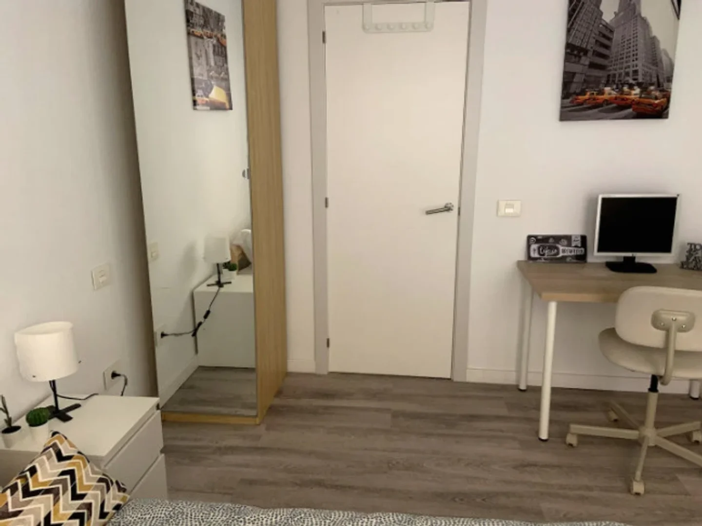 Öğrenciler için rahat oda  bölgesinde mevcut