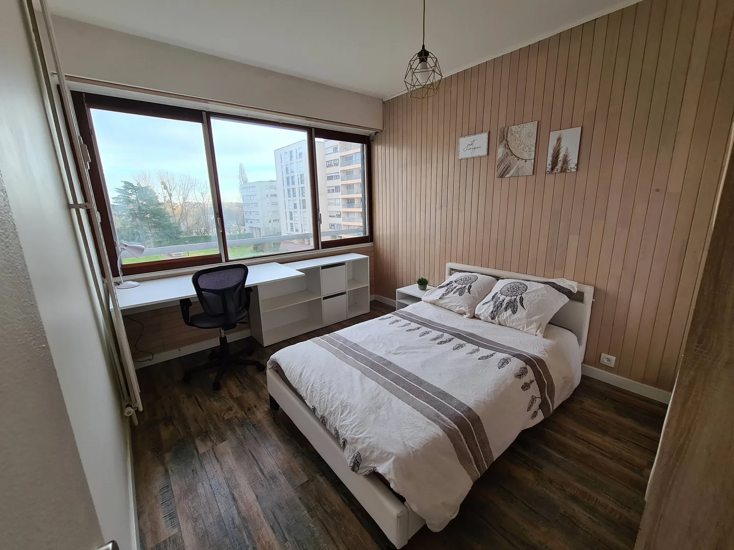Quarto acolhedor para estudantes disponível em 