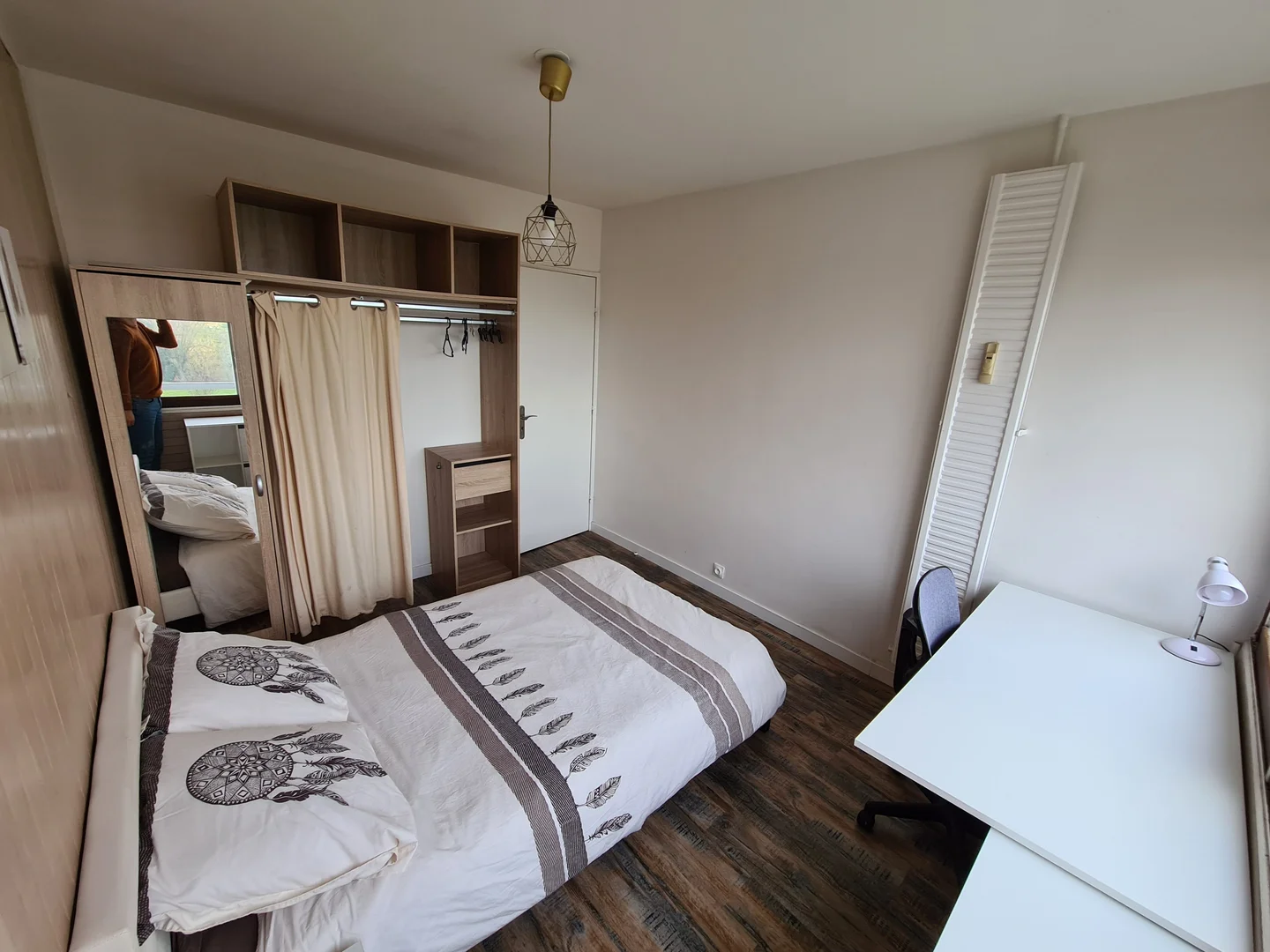 Quarto amigo do estudante em  com comodidades modernas