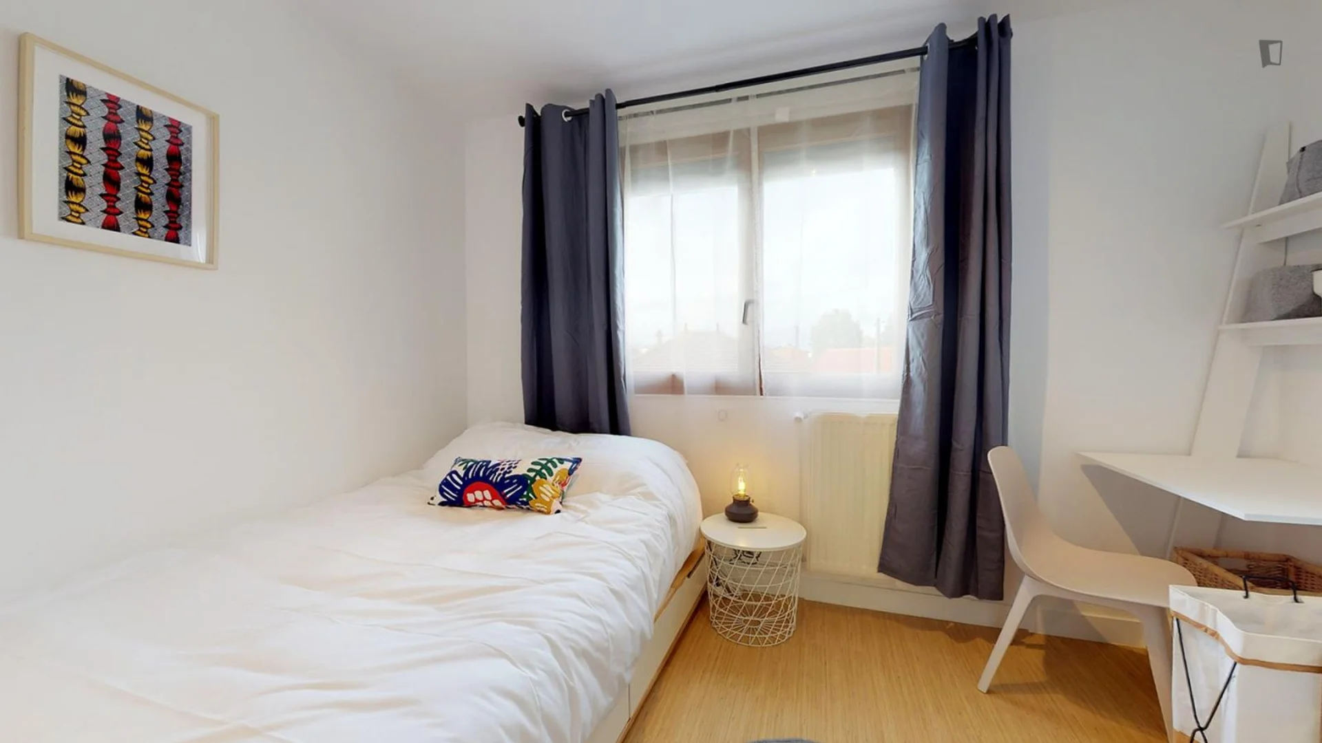 Zimmer in Studentenwohnung in zu vermieten, voll möbliert