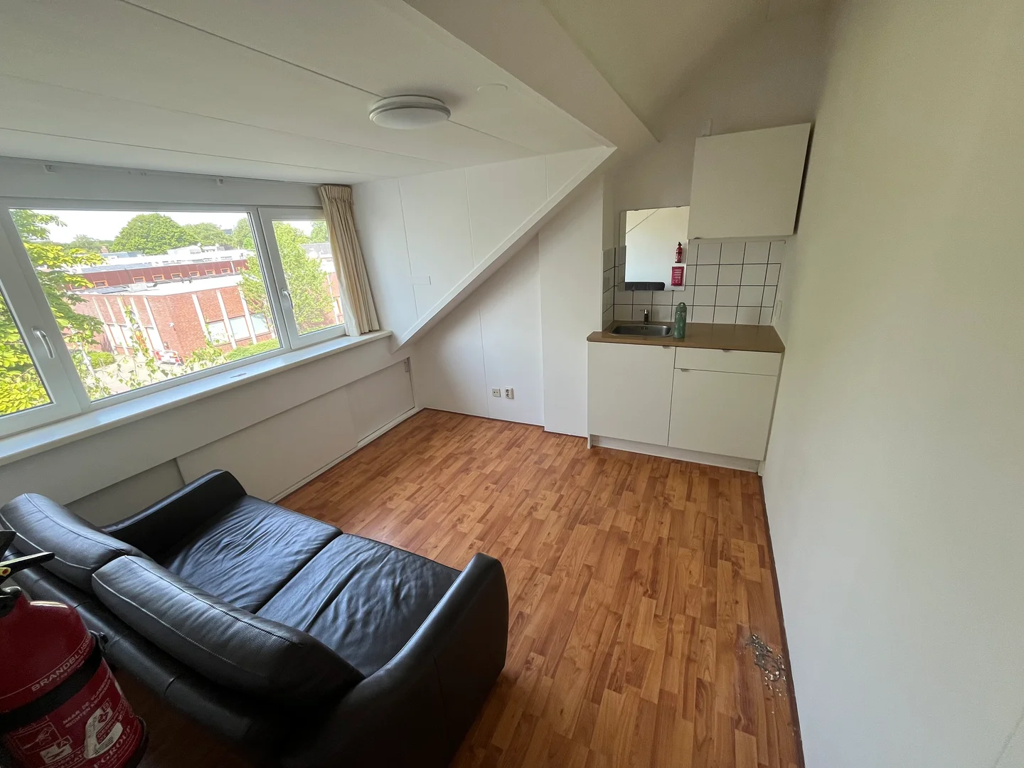Quarto de estudante económico com localização conveniente em 