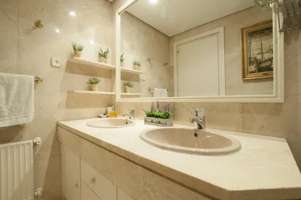 Private room at Calle Ramonet, image 18 of 26