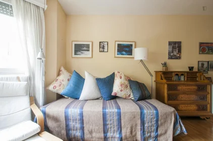 Private room at Calle Ramonet, image 23 of 26