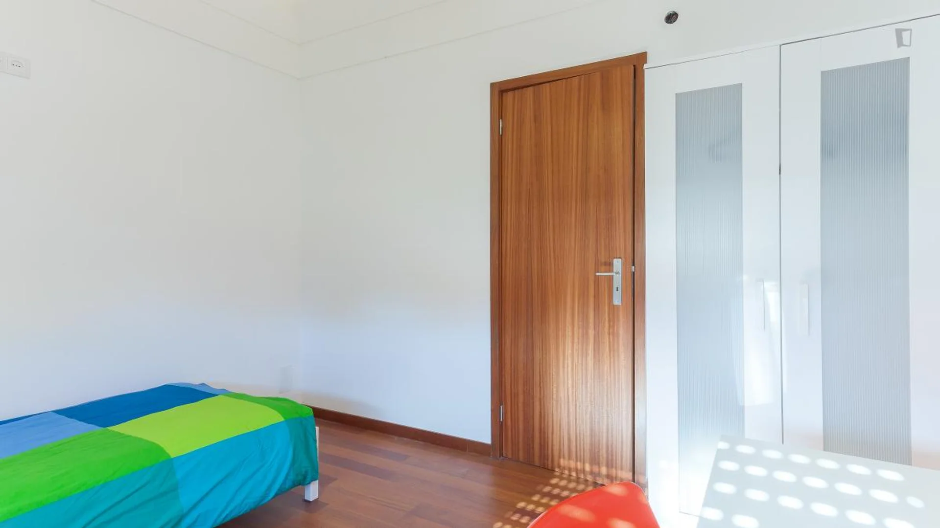 'de öğrenci dairesinde, tamamen mobilyalı kiralık oda