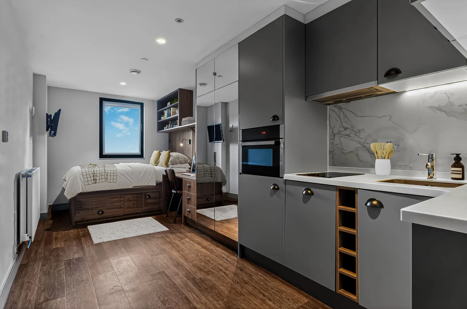 Student-friendly studio with excellent transport links in