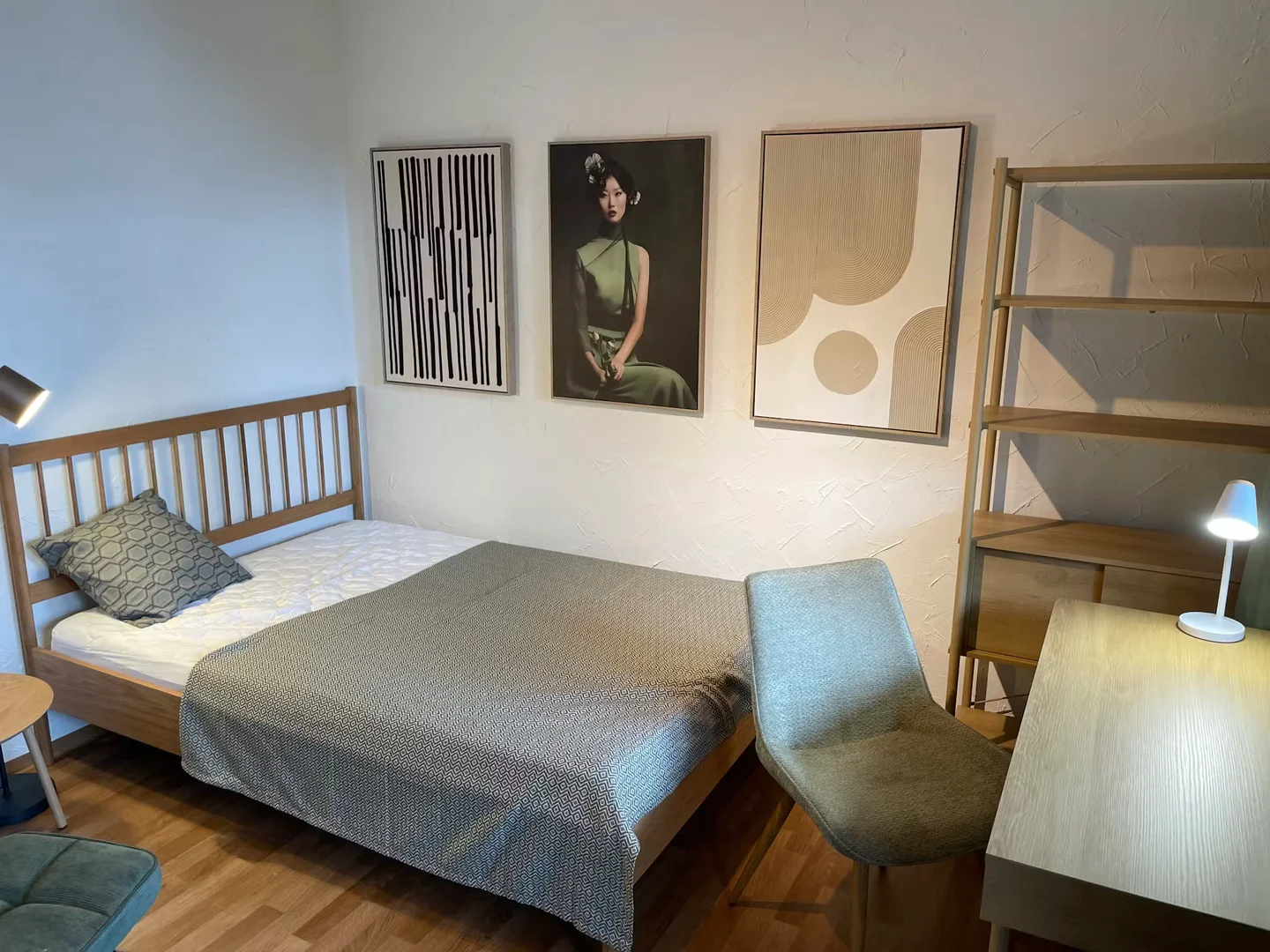 Zimmer in Studentenwohnung in  zu vermieten, voll möbliert