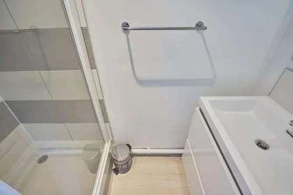 Privatzimmer in der 1 Rue Lagrive, 51100 Reims, France, bild 5 von 19