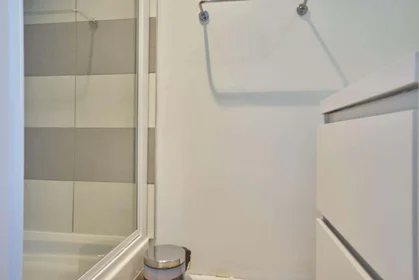 Privatzimmer in der 1 Rue Lagrive, 51100 Reims, France, bild 7 von 19