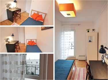 Renting rooms by the month in Warszawa