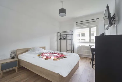 Quarto privado em 5 Rue Cardinal Suhard, 51100 Reims, France, imagem 1 de 14