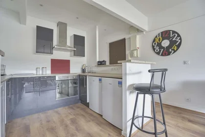 Quarto privado em 5 Rue Cardinal Suhard, 51100 Reims, France, imagem 11 de 14