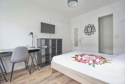 Quarto privado em 5 Rue Cardinal Suhard, 51100 Reims, France, imagem 4 de 14