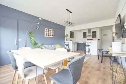 Quarto privado em 5 Rue Cardinal Suhard, 51100 Reims, France, imagem 8 de 14